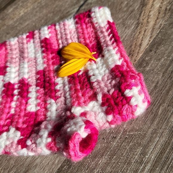 Handmade Crochet Candycane Fingerless Gloves - Picture 10 of 11